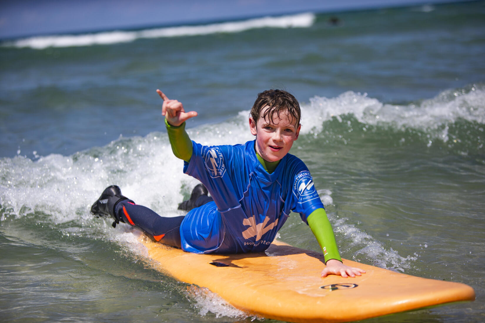 Wavehunters Groms Club child catching a wave